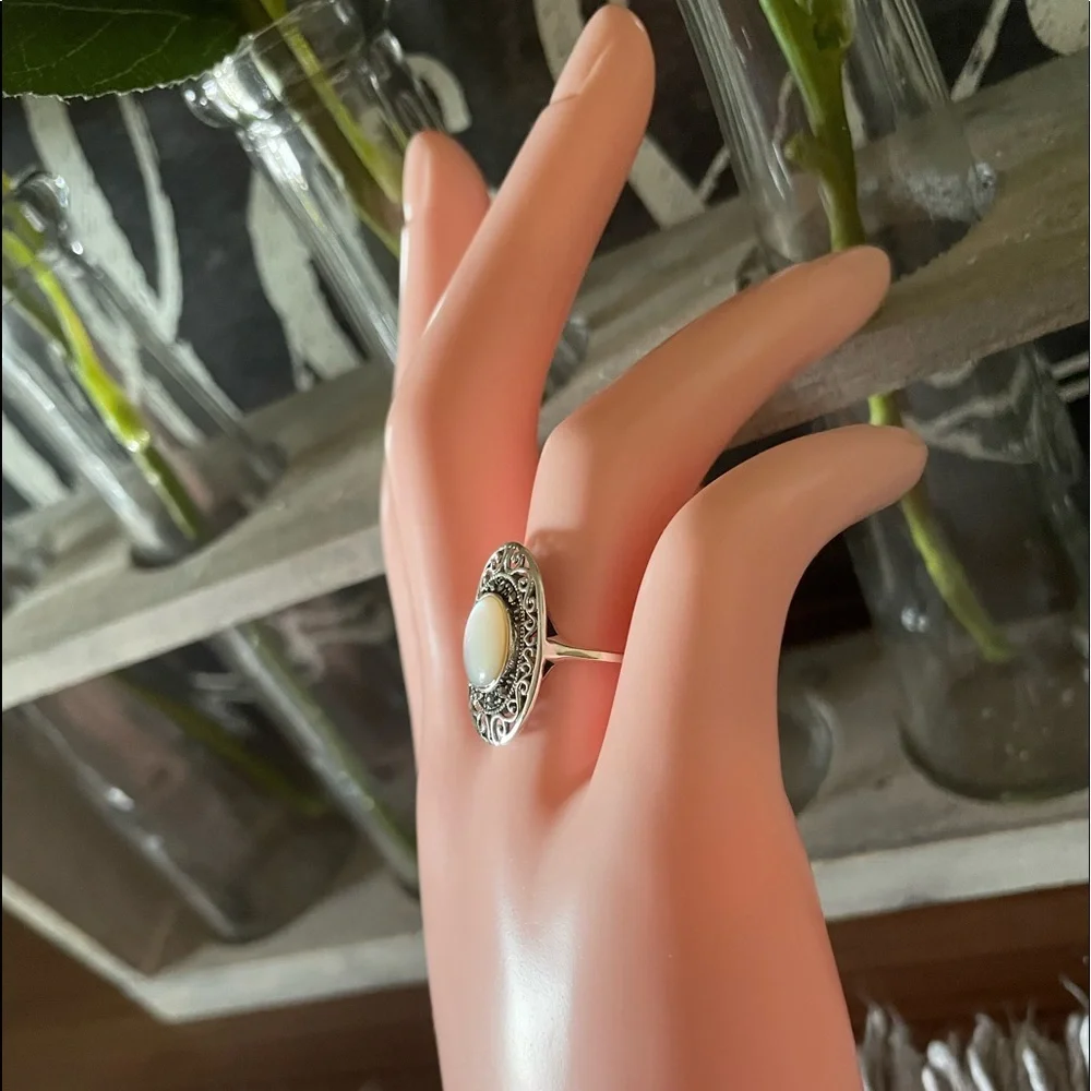 NEW 925 Sterling Silver Mother-of-Pearl Marcasite Ring